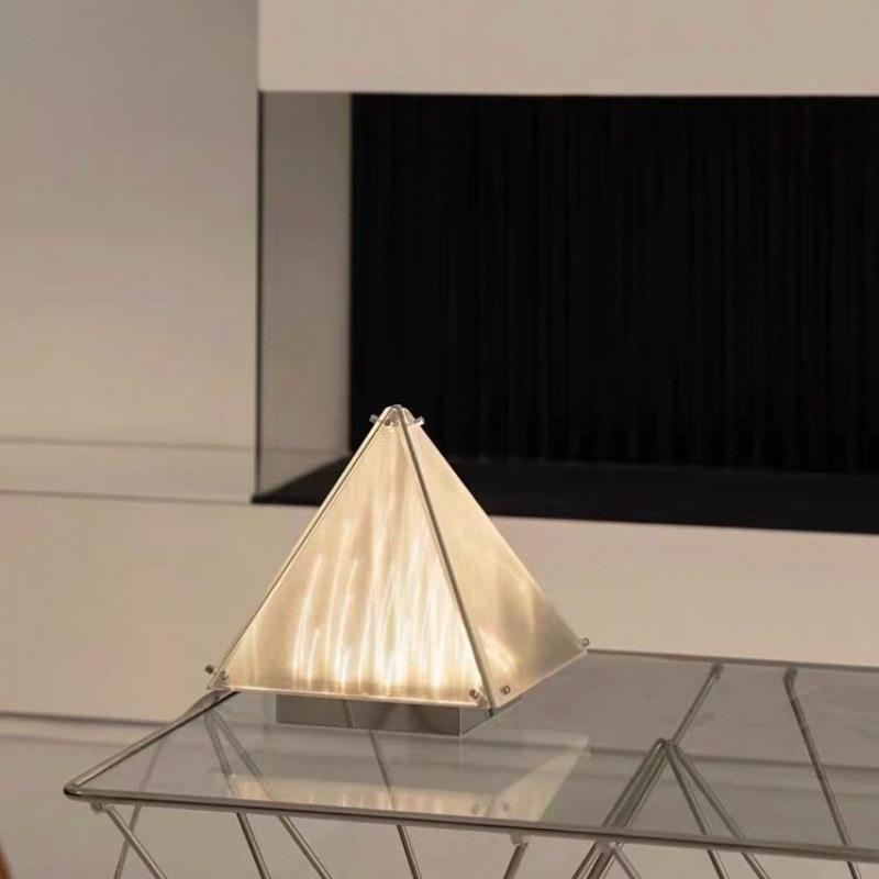 设计师金字塔台灯卧室床头装饰灯艺术光影氛围落地灯客厅玻璃摆件