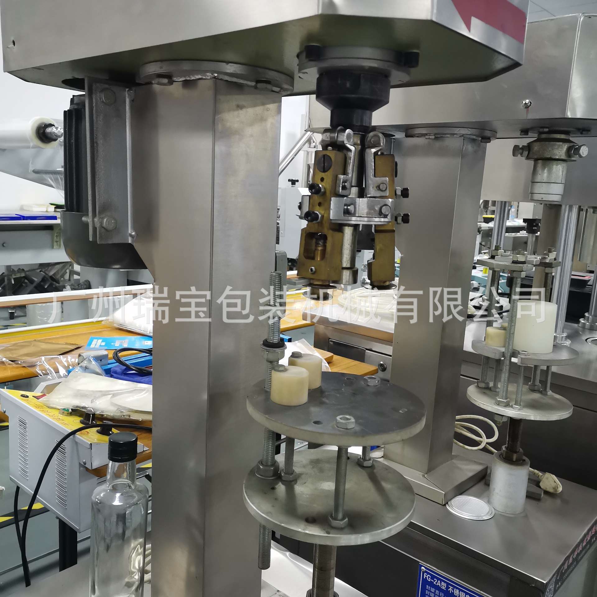 广州瑞宝半自动封盖机锁口机瓶子锁盖封口玻璃瓶旋盖封口机