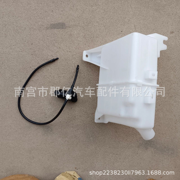 零跑C11雨刮喷水壶带电机