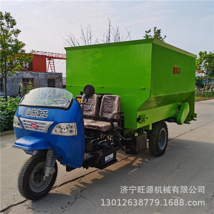 柴油三轮撒料车电动双侧撒料车养殖用震动撒料车
