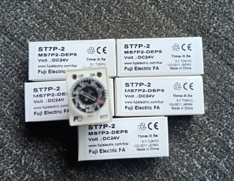 FUJI富士電機 时间继电器 ST7P-2 0.5S DC24V  MS4SF-AP1NR