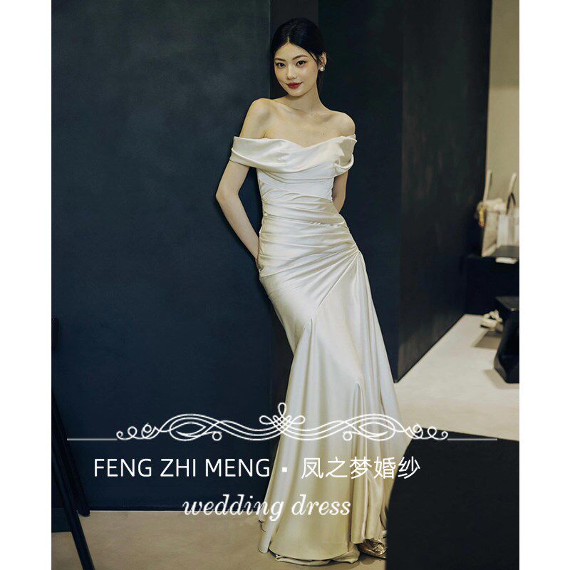 速发缎面主婚纱2025新款2024订婚礼服裙出门纱轻一字肩晨袍新娘鱼