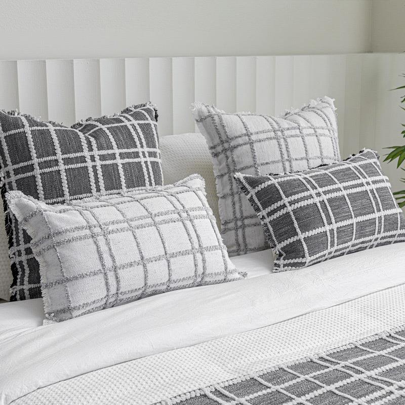 间现代简约样板抱枕旗烟灰色FKT尾流苏搭毯诧床寂风民宿酒店床巾