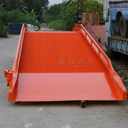 移动式液压集装箱卸货平台物流仓库运输叉车过桥升降高效升降平台