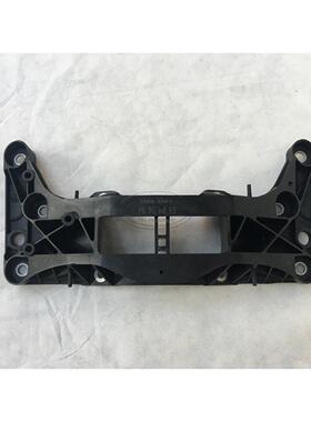 适用宝马F07波箱支架F18 F02 520 525 528 530变速箱托架535 550
