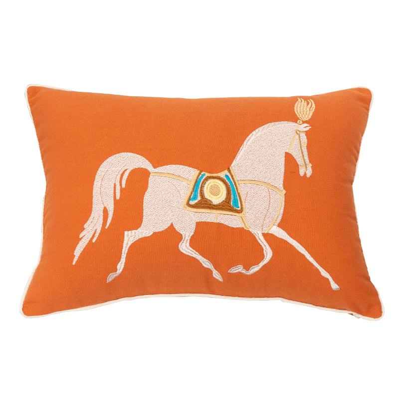 现代简枕约轻腰奢风发抱马绣花枕靠垫马刺绣花套样板设计靠沙背枕