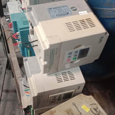 极速欧瑞变频器F1000-G0022T3B 2.2/0.75/3.7KW 380V实物图