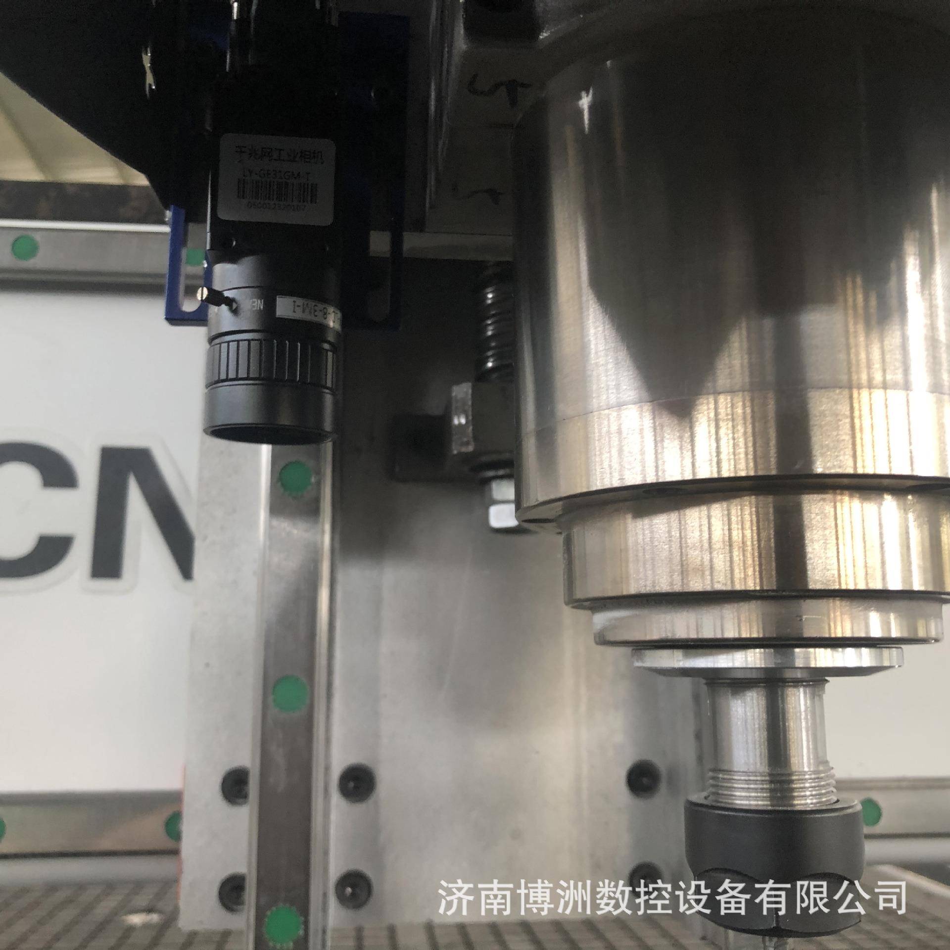 厂家CNC0301小家V型雕刻机双色板标牌雕刻机厂1325PC雕刻机