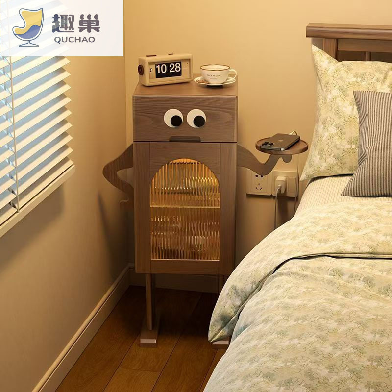 实木带灯机器人储物床头柜
