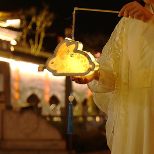 速发新款灯笼兔手灯儿童子工制玉材料创意发光古风宫灯作兔灯笼