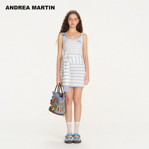 ANDREA MARTIN2026夏季新款条纹立体钩织收腰系带休闲吊带连衣裙