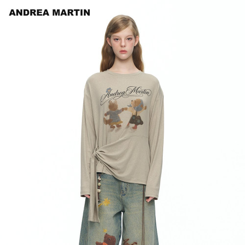 ANDREA MARTIN2026冬新款做旧扭结系带烫钻小熊印花女宽松长袖T恤