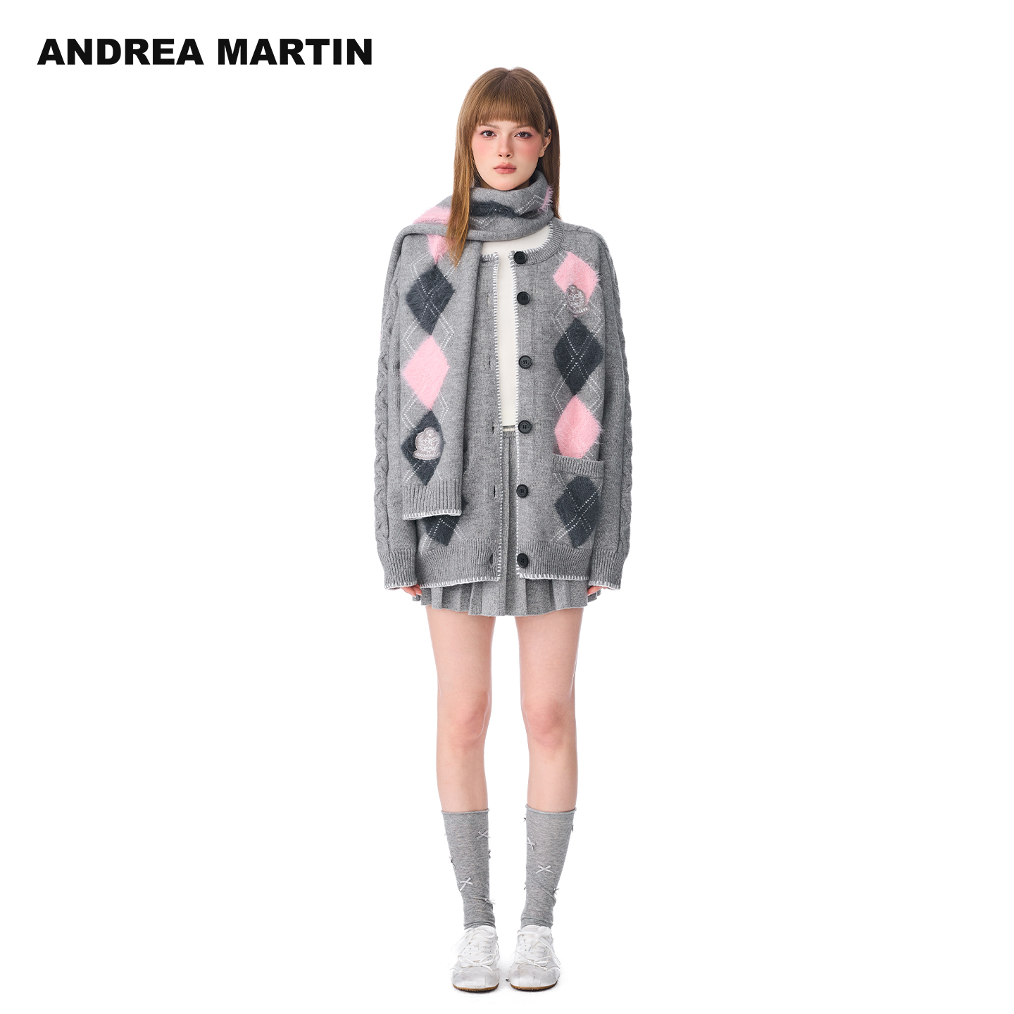 ANDREA MARTIN2025秋冬新款学院风菱格纹围巾针织开衫女宽松毛衣