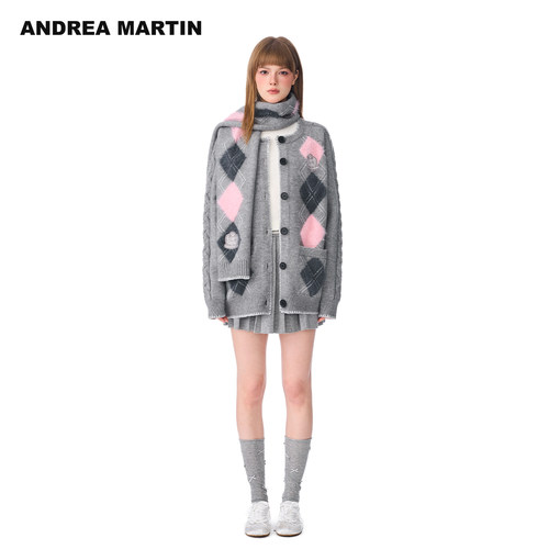 ANDREA MARTIN2025秋冬新款学院风菱格纹围巾针织开衫女宽松毛衣