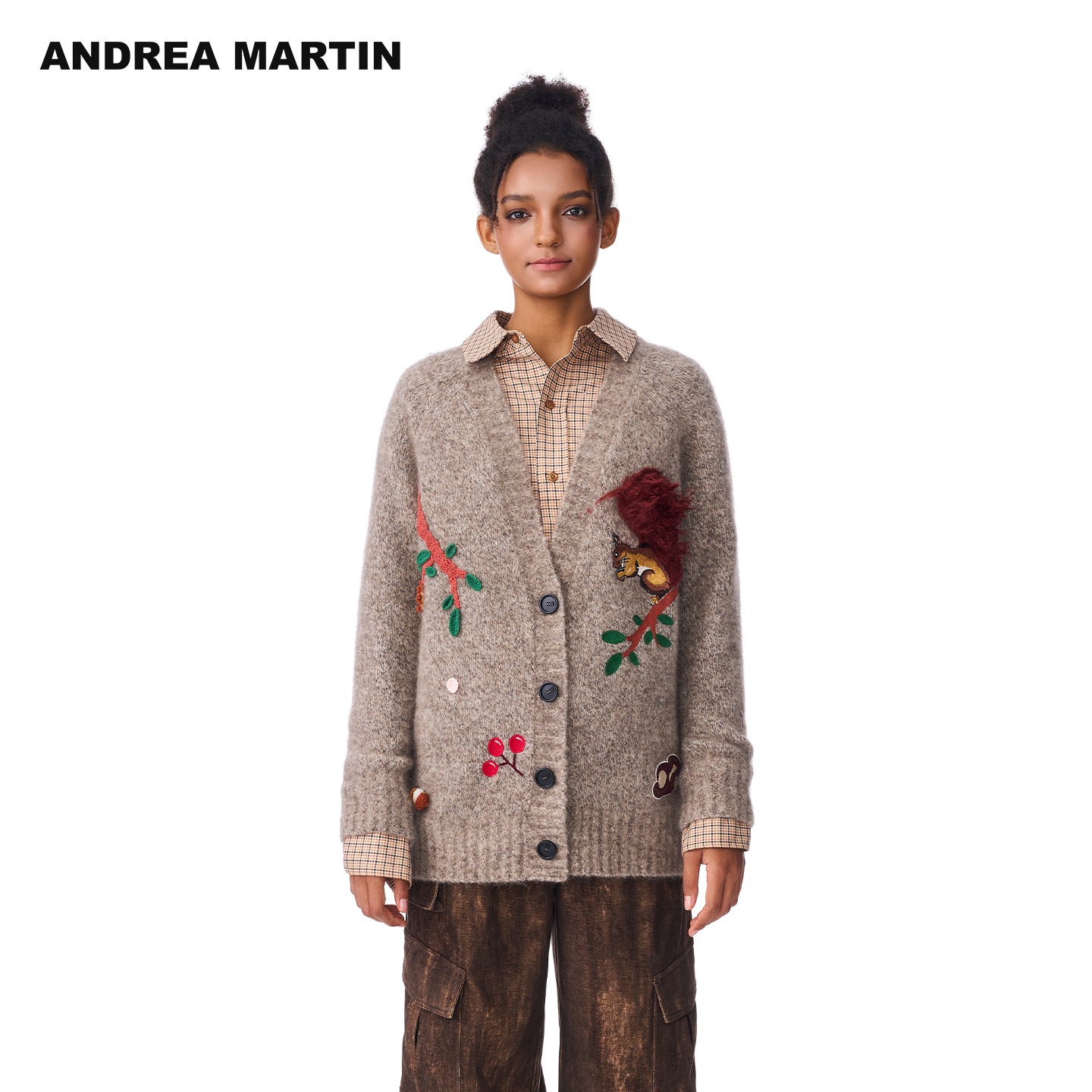 ANDREA MARTIN2025秋冬新款V领毛衣宽松刺绣贴布保暖毛针织开衫