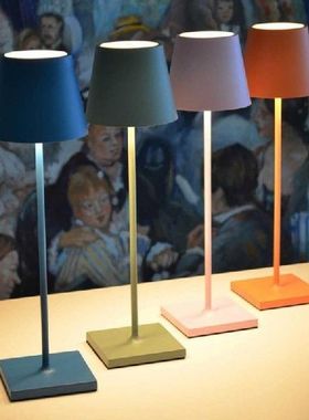 Art Atmospher Fashion Table Lamp Rechangeable USB Iron