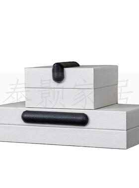 极简现代风全屋设计展厅衣帽间衣柜软装饰品毛毡衣服摆饰摆件组合