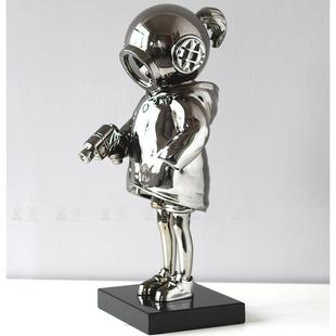 轻奢创意样板间售楼处客厅电视柜玄关展厅人物雕塑探险者家具摆件