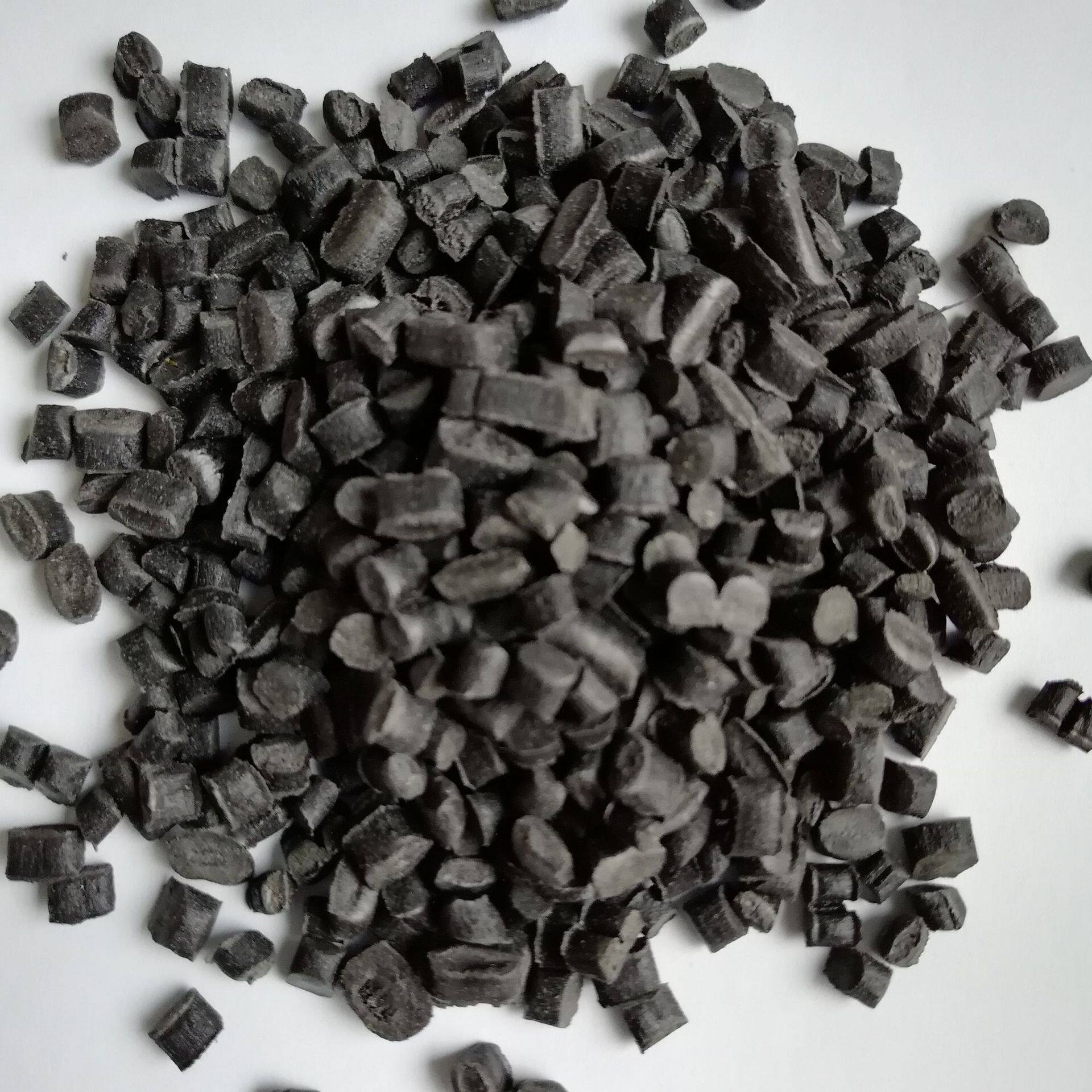 厂价直供黑色沉水PP再生料打包带再生颗粒音箱沙包角码刀柄用料