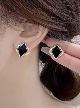 呈色黑色菱形耳钉女新款冷淡风耳环小众设计高级感S925银针耳饰