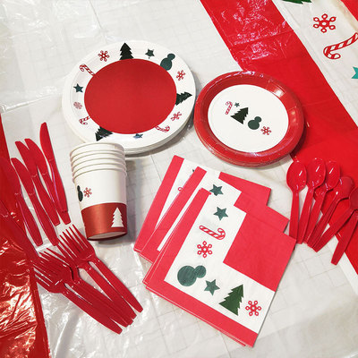 耶诞节主题餐具一次性盘子耶诞树杯子派对纸盘野餐蛋糕甜品纸蝶