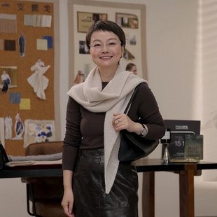 一支探戈丨小个子极简 ROW风老钱康赛妮1oo%羊绒三角围巾2545001