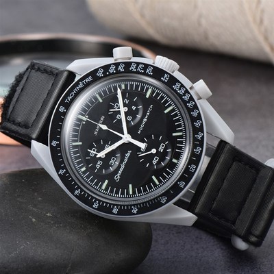 .2022 New Couple Watch Multifunction Plastic Case Moon Watch