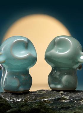 宋瓷青绿生肖小猴子桌面摆件纯手工可爱陶瓷茶宠创意国风生日礼物