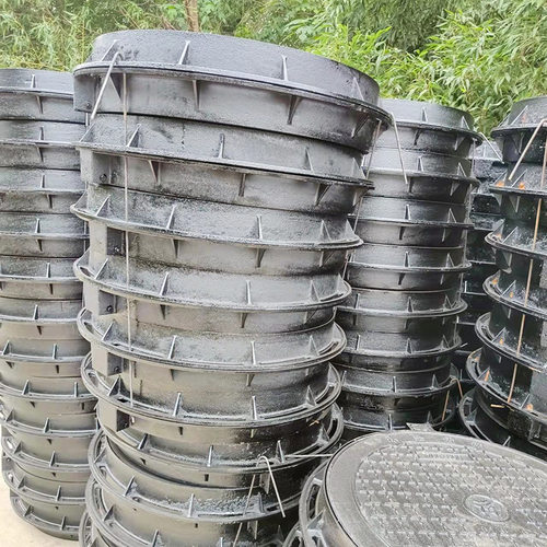 700*800圆形球墨铸铁井盖 D400型市政级 承载40吨车b125轻型盖板