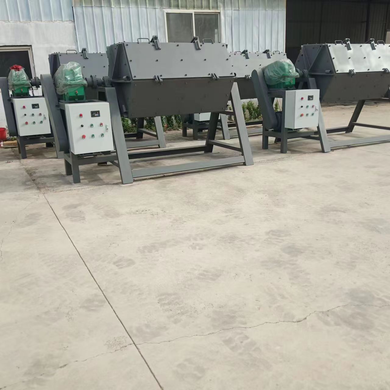六角自动化加水抛光研磨机橡塑颗粒去合摸缝翻新机洗钉机多少钱