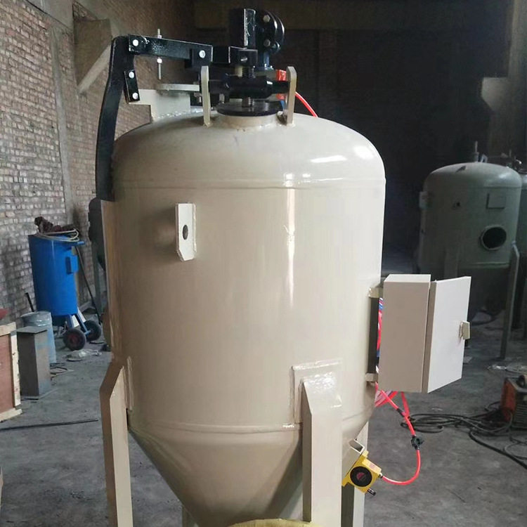 现货箱式手动喷砂机除锈翻新