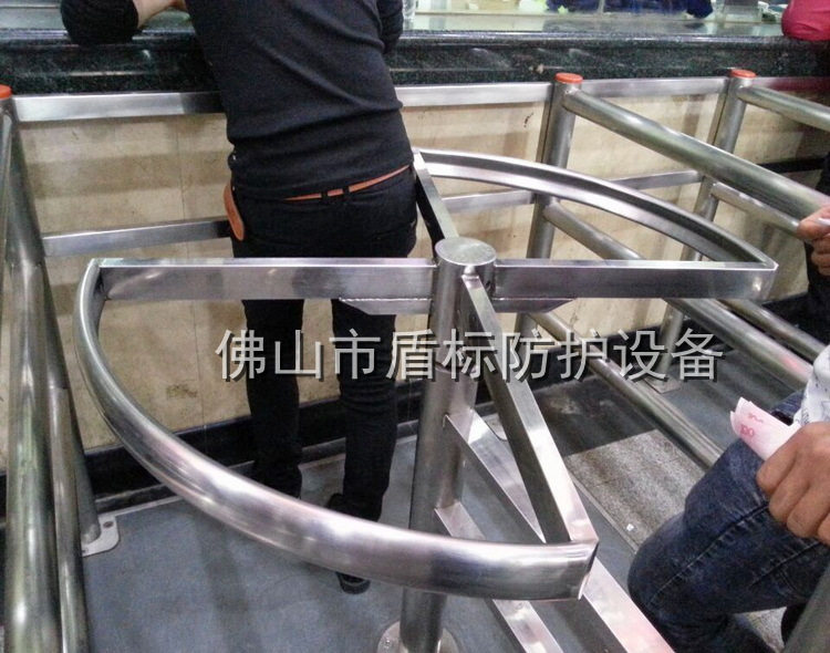 不锈钢单向门厂家订置游乐场公园买票窗口阻隔排队机一米单项道匝
