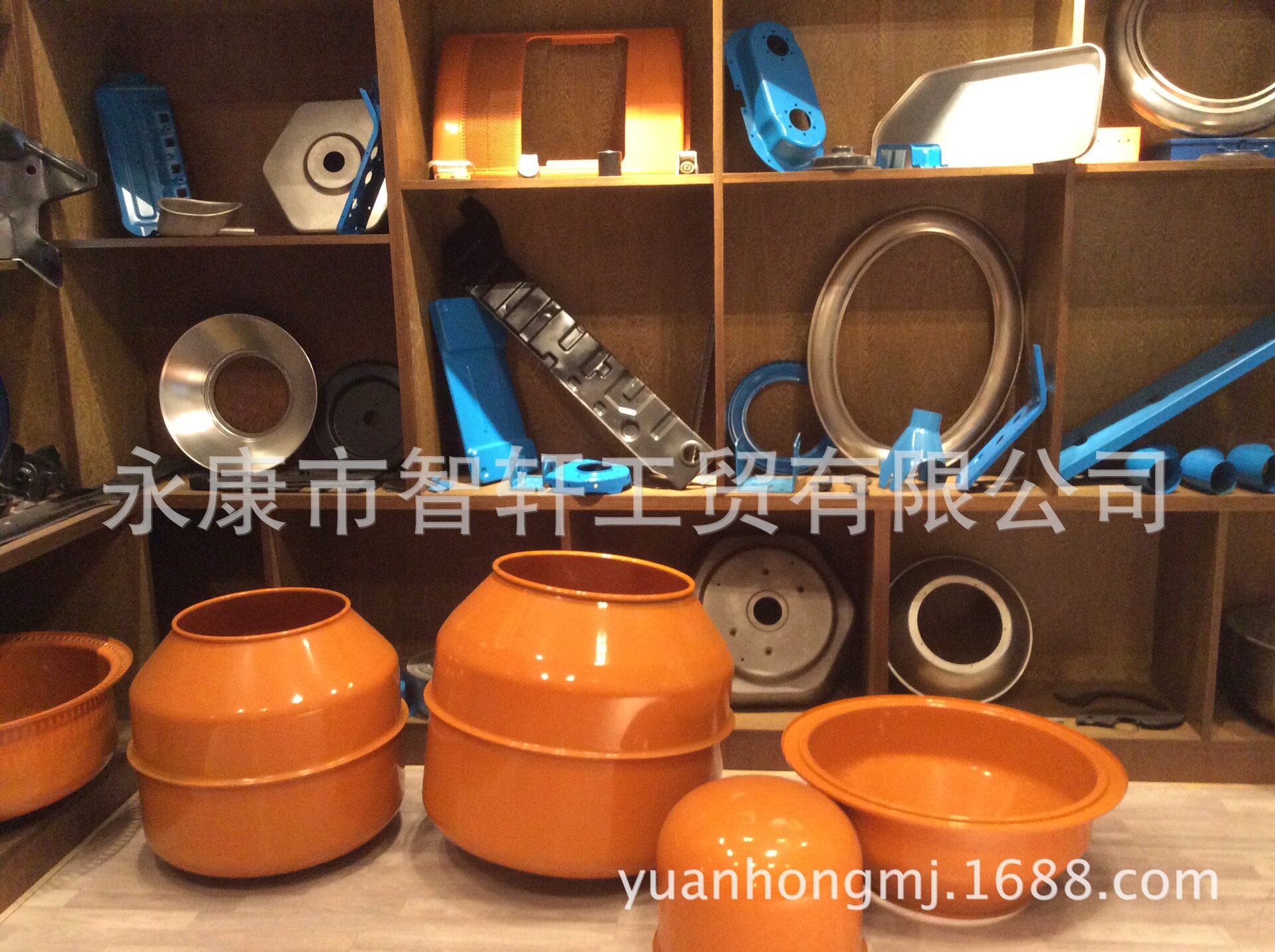 专业制造汽车钣金模具、大型异型拉伸模具、冲压模具、割草机模具