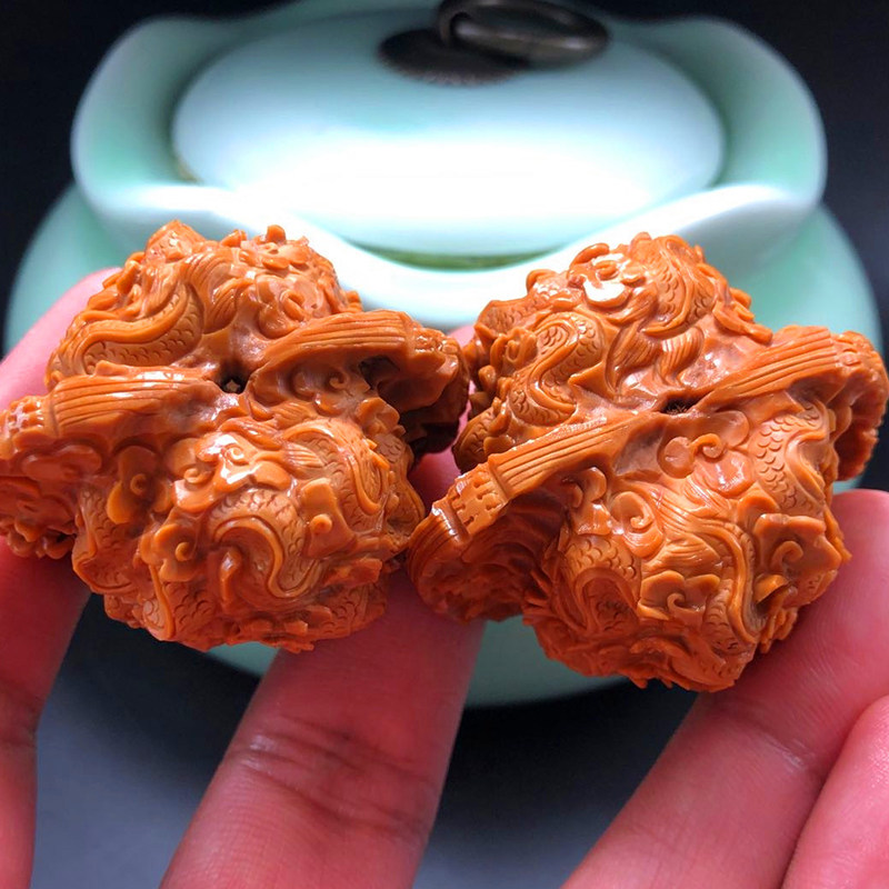 文玩核桃雕刻精品纯手工二龙戏珠手把件把玩橄榄核手串定制