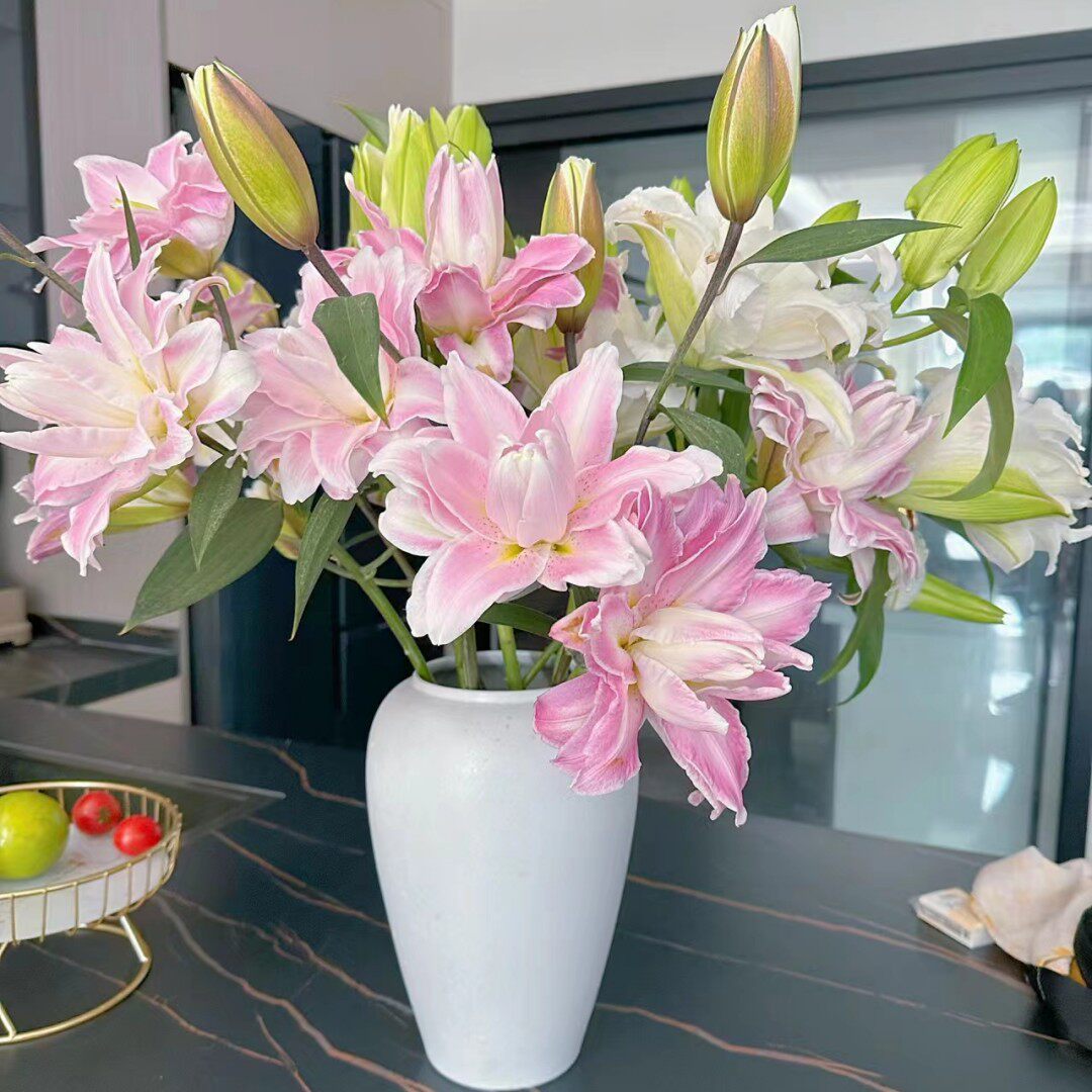 重瓣百合花鲜花批发云南鲜花直批婚庆布置花店摆摊用花团购水养花