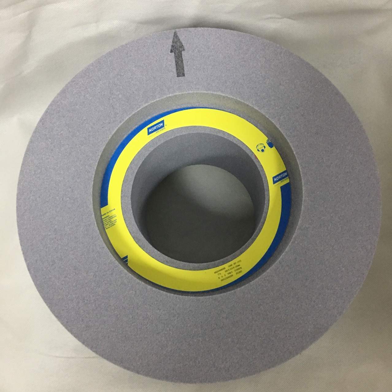 NORTON诺顿25A铬钢玉PA39C绿碳化硅GC32A单晶刚玉SA38A无心磨砂轮