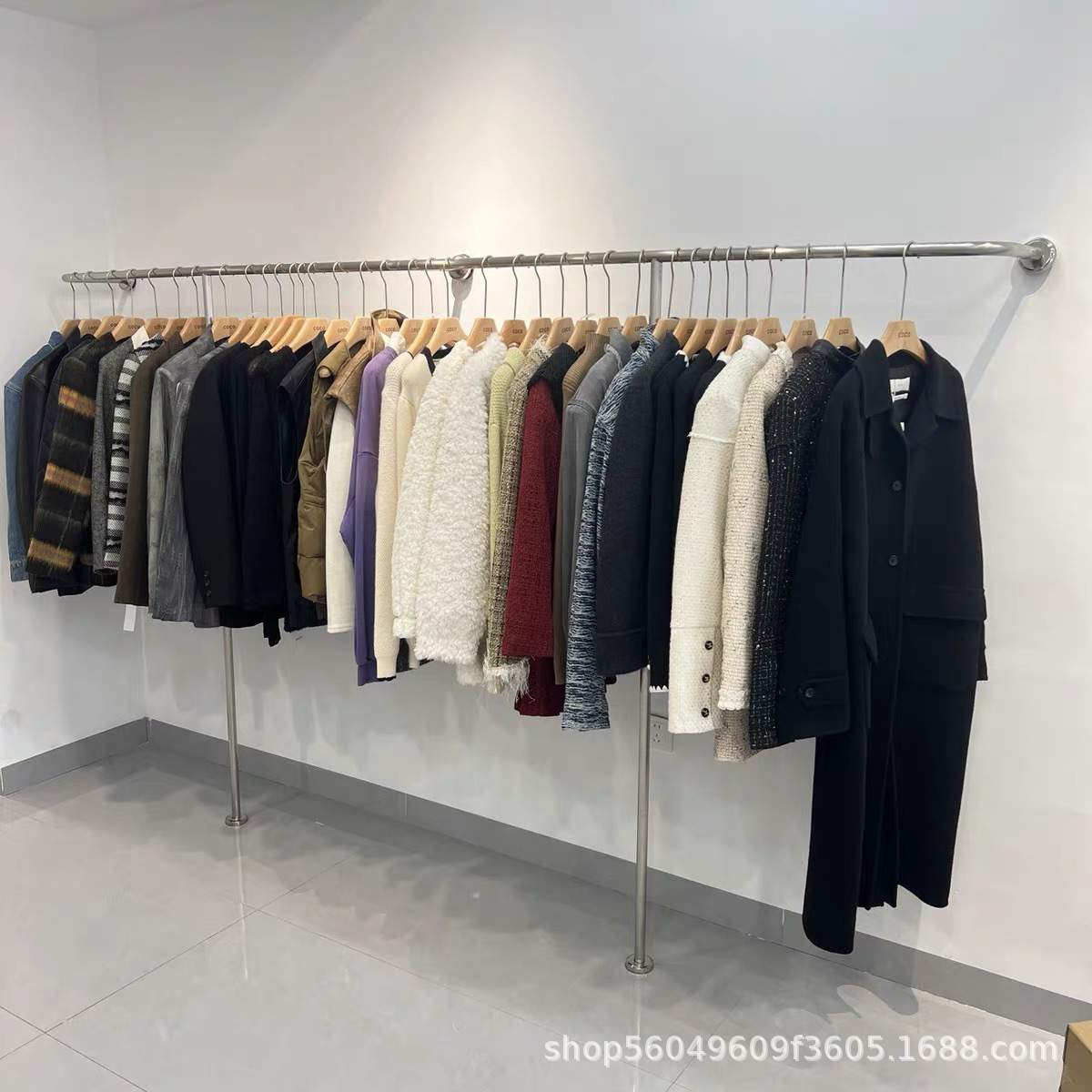 服装店展示架上墙不锈钢拉丝壁挂式女装童装店装修加厚陈列挂衣架