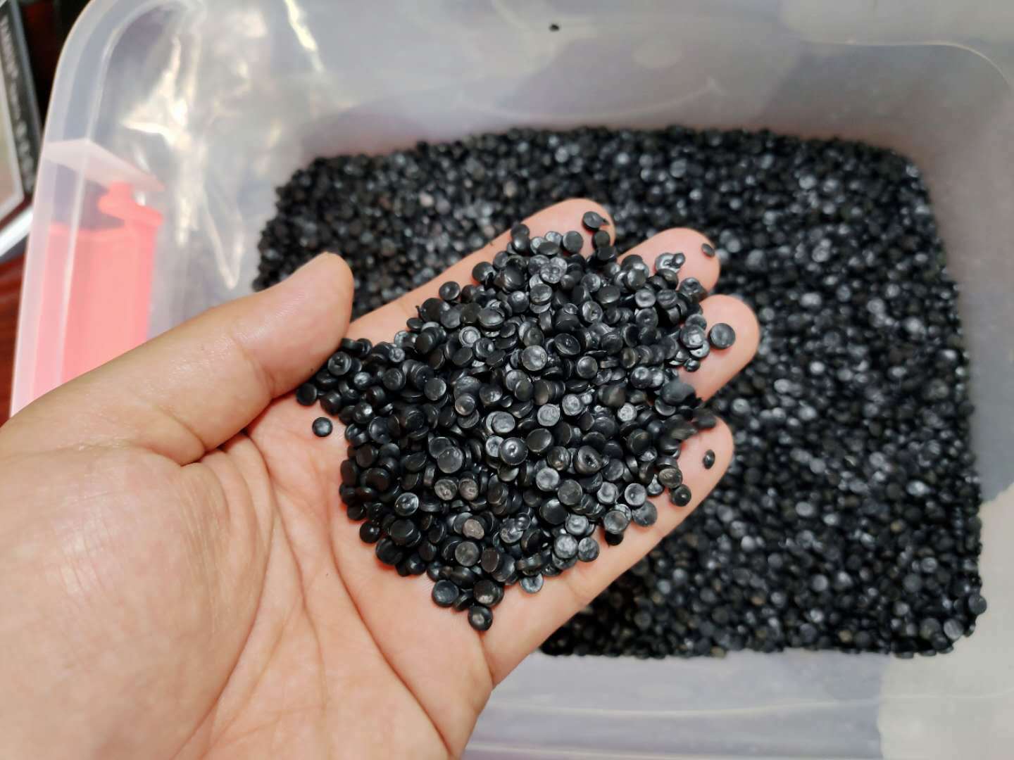 泉州吹塑黑色HDPE再生颗粒 聚乙烯HDPE再生塑料 工具箱HDPE料