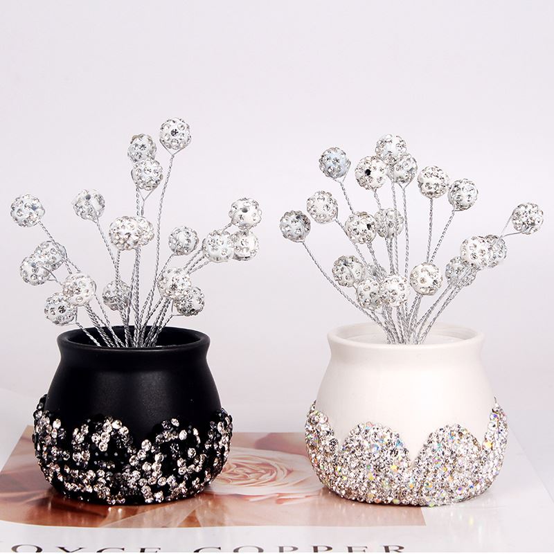 。汽车新款美夜思内潮流in水钻球陶瓷摆饰男女车载内仪表中控台装