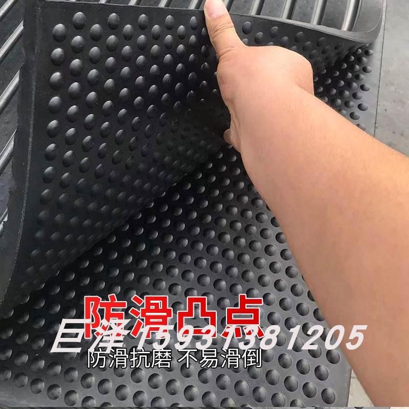 牛圈防滑垫猪用马棚养殖橡胶畜牧垫夹线圆点地垫耐磨胶皮牛床垫