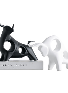 北欧家居装饰品摆件办公室电视柜创意过牛年陶瓷简约现代客厅礼物