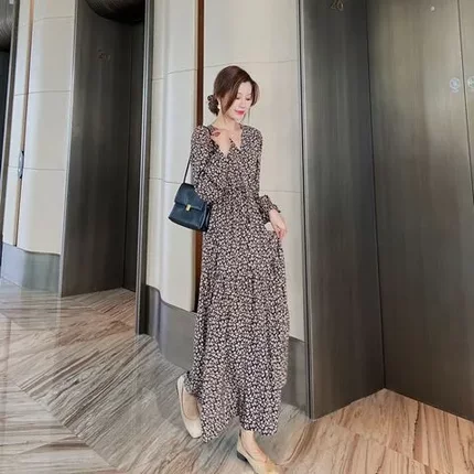 连衣裙法式V领长裙子长袖新款韩版碎花裙子女装修身显瘦雪纺秋季
