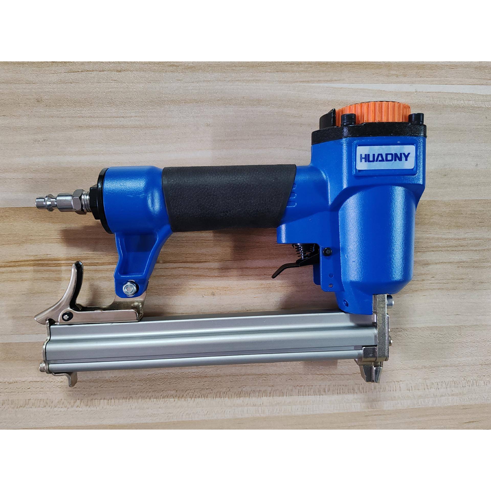 木工用专业气动工具J422码钉枪用空压机工作码钉枪