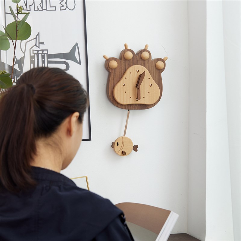 鱼和熊掌实木挂钟静音现代简约创意礼品客厅装饰家用日式原木风格