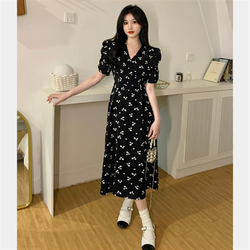 速发大码夏装季法式气质黑色V连碎花领衣裙藏肉中长款裙子