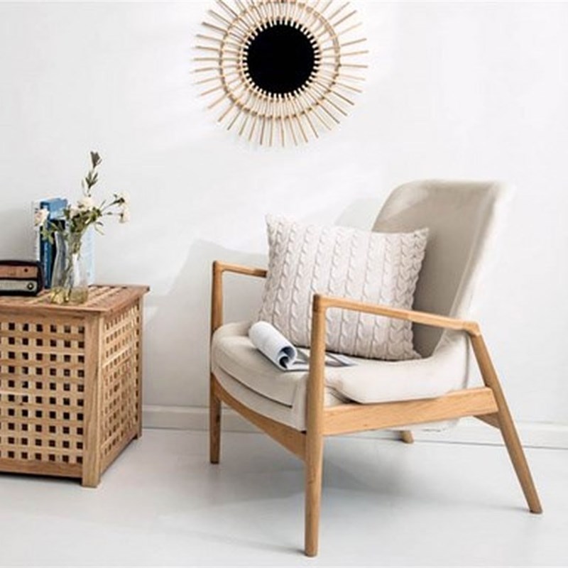 Twist tie bar hold pillow case does not contain the core