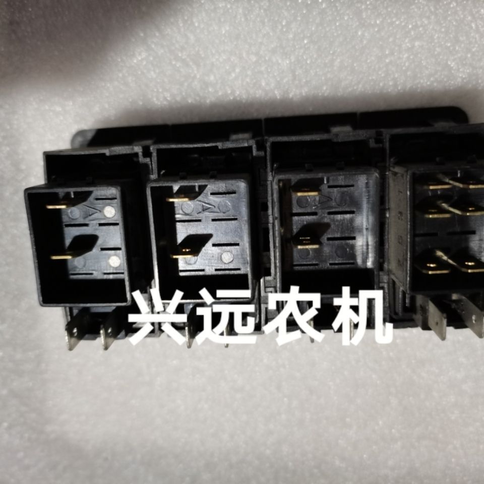 翘板开关组合:耕王/欧豹/天拖/路通/沃得拖拉机配件