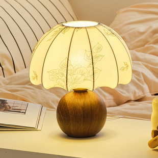 创意法式陶瓷台灯花纹复古民宿卧室床头灯客厅装饰台灯桌面摆件灯