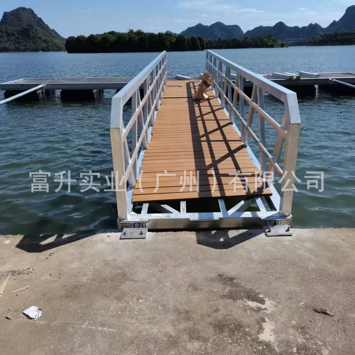 源头工厂铝合金浮桥水上休闲浮台浮箱浮筒平台游艇码头引渡桥
