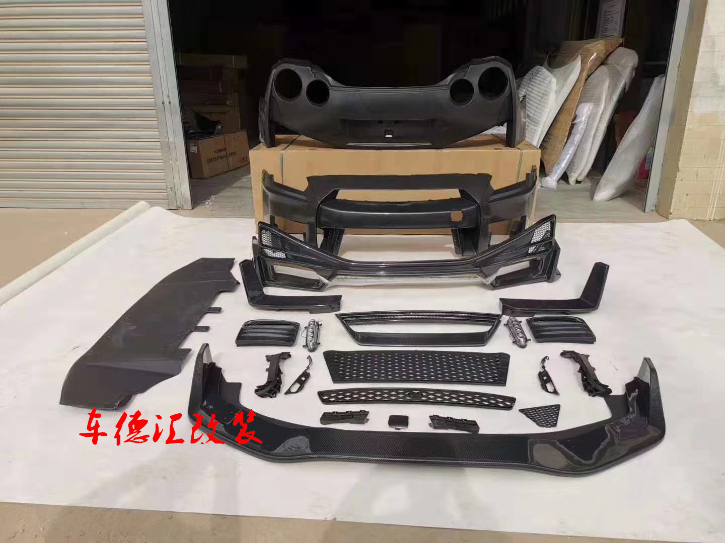 08-17战神GTR R35改装NISMO款半碳纤维大包围前后杠侧裙大尾翼